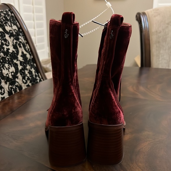 Sam Edelman
Westie 2 Lace-Up Velvet Square Toe Booties - Picture 7 of 12